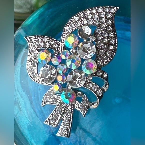 Vintage Leaf & Flowers Aurora Borealis Rhinestone Brooch Measures approximately - Picture 1 of 7